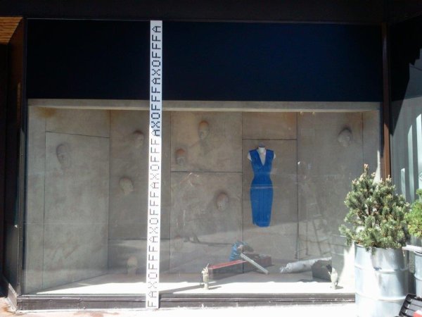 anti-graffiti fólie na výloze prosklení 