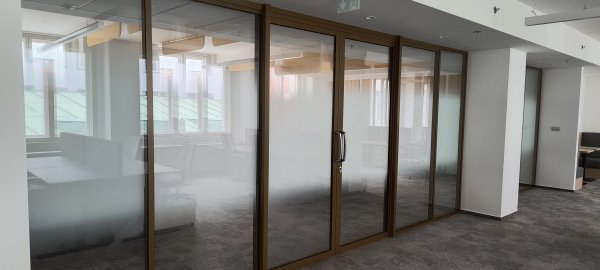 Gradientní mléčná degresivní fólie 