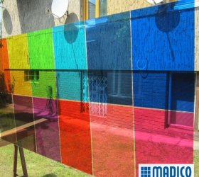 Ukázka barevných fólií s efektem probarveného skla. Fólie jsou dokonale průhledné.