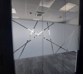 Designový popel fólií na prosklené příčky