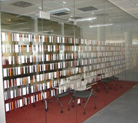 Designový popel fólií na prosklené příčky