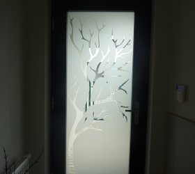 Řezaná grafika strom do mléčné fólie 