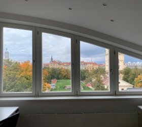 TITAN 50 XTRA mírně reflexní šedá solární fólie na externí stranu skla