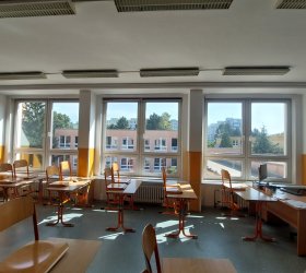 TITAN 50 XTRA mírně reflexní šedá solární fólie na externí stranu skla